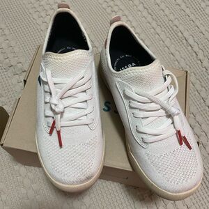 Vessi Weekend Sneaker (Canyon Pink - white/pink) size 7 - waterproof shoe